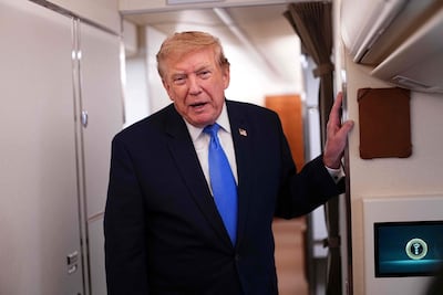 El presidente de Estados Unidos, Donald Trump, habla con la prensa a bordo del Air Force One el 2 de agosto de 2026.