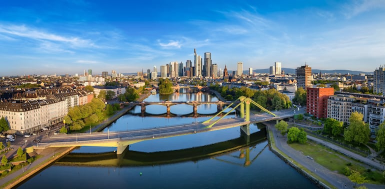Vista del Skyline de Frankfurt, Alemania.