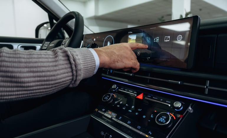 Concepto de automóvil, datos, privacidad, seguros.