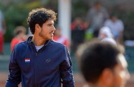 Adolfo Daniel Vallejo, tenista paraguayo, en el entrenamiento de Paraguay antes de disputar la Copa Davis contra Perú por el Grupo Mundial I.