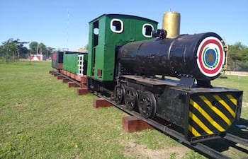 Locomotora antigua en Puerto Casado