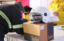 Los cascos certificados serán entregados a quienes tengan sus documentos en regla.