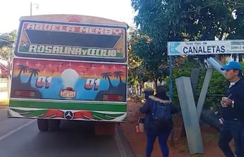 Pasajeros de la Línea 37 San Expedito de Ypané denuncian que un chofer no les quiso tomar como pasaje monedas de G 100 y G 500 como pago por el servicio de transporte.
