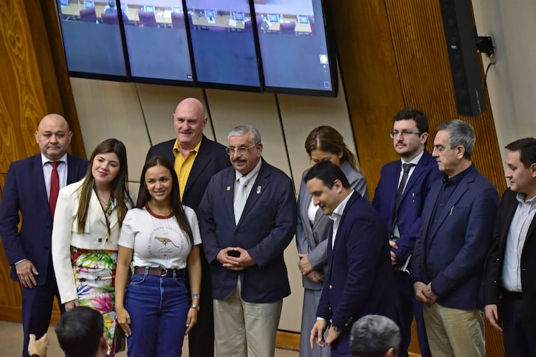Comisión Bicameral de Presupuesto en la sala de sesión de Diputados.