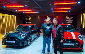 Felipe Vallejo, brand manager, y Daniel Park, gerente comercial de la marca, presentaron los nuevos modelos de Mini.