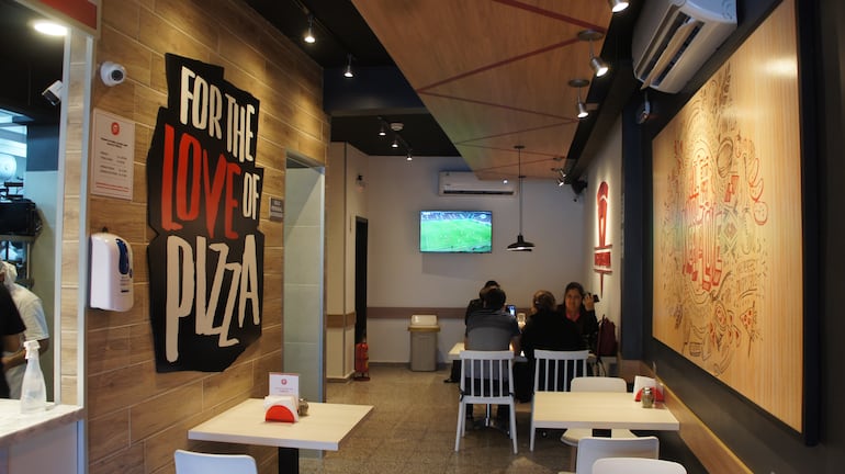 El local está preparado para recibir a la gente.