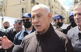 Benjamín Netanyahu ,primer ministro israelí (C).