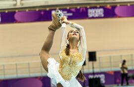 Un desempeño espectacular tuvo la paraguaya Paloma García en la modalidad solo danza del Patinaje Artístico, que le mereció la medalla de plata, la número 21 de Paraguay.