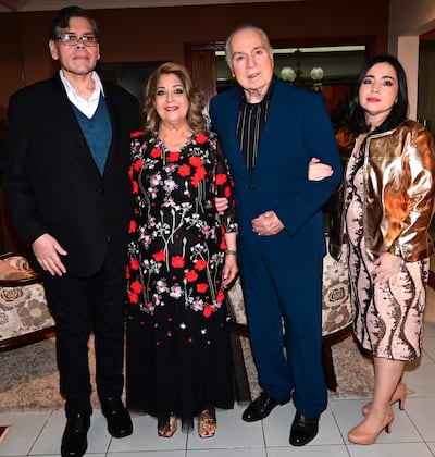 María Teresa Ruíz Nestosa de Fernández y Luis Mario Fernández junto a sus hijos Mario Andrés y Natalia.