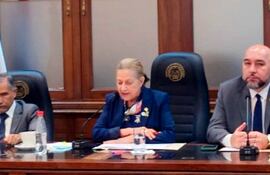 El ministro Manuel Ramírez, la consejera y titular Alicia Pucheta y el diputado Orlando Arévalo.