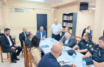 El viceministro de seguridad interna, Óscar Pereira, prometió celeridad en los procesos para frenar las invasiones y devolver la tranquilidad a la ciudad de Guarambaré.