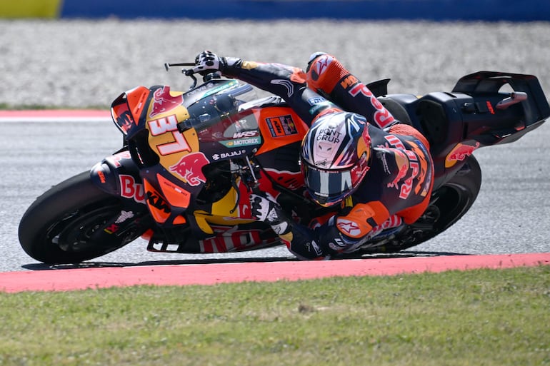 Pedro Acosta (KTM) fue escolta del vencedor en la carrera sprint.