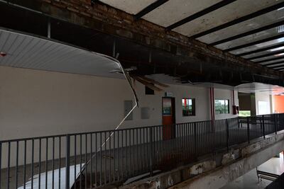 El cielorraso de la Escuela N° 8.175 San Francisco, de Zeballos Cué se cae a pedazos.