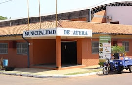 Esta es la Municipalidad de Atyrá, institución encargada de la administración y gestión de la ciudad.