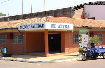 Esta es la Municipalidad de Atyrá, institución encargada de la administración y gestión de la ciudad.