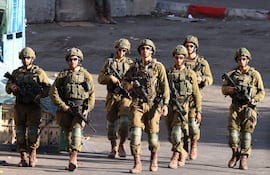 Soldados israelíes en la ciudad de Hebrón, en Cisjordania ocupada.