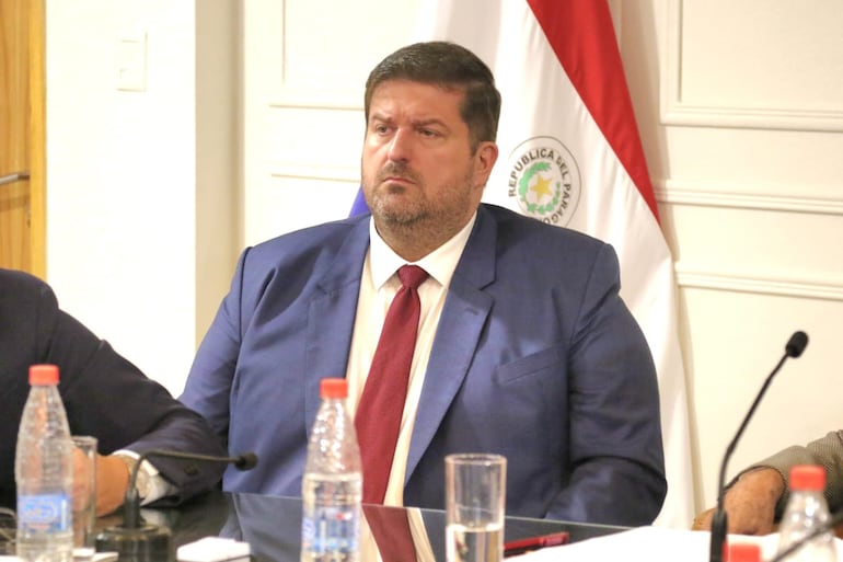 Senador Patrick Kemper (Alianza Encuentro Nacional) en reunión de Lideres de Bancadas en Mesa Directiva del Senado