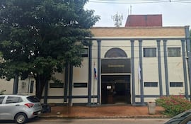 Trabajadores municipales de Paraguarí recurren al Ministerio de Trabajo por atraso salarial