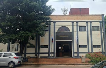 Trabajadores municipales de Paraguarí recurren al Ministerio de Trabajo por atraso salarial