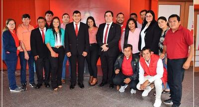 grupo de funcionarios de la municipalidad de Luque