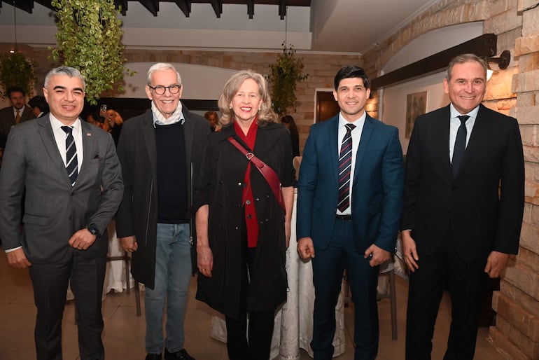Jeison Granados, embajador de Costa Rica, Daniel Nasta, Loren Ocampos, Víctor Martínez y Juan Manuel Corzo, embajador de Colombia.