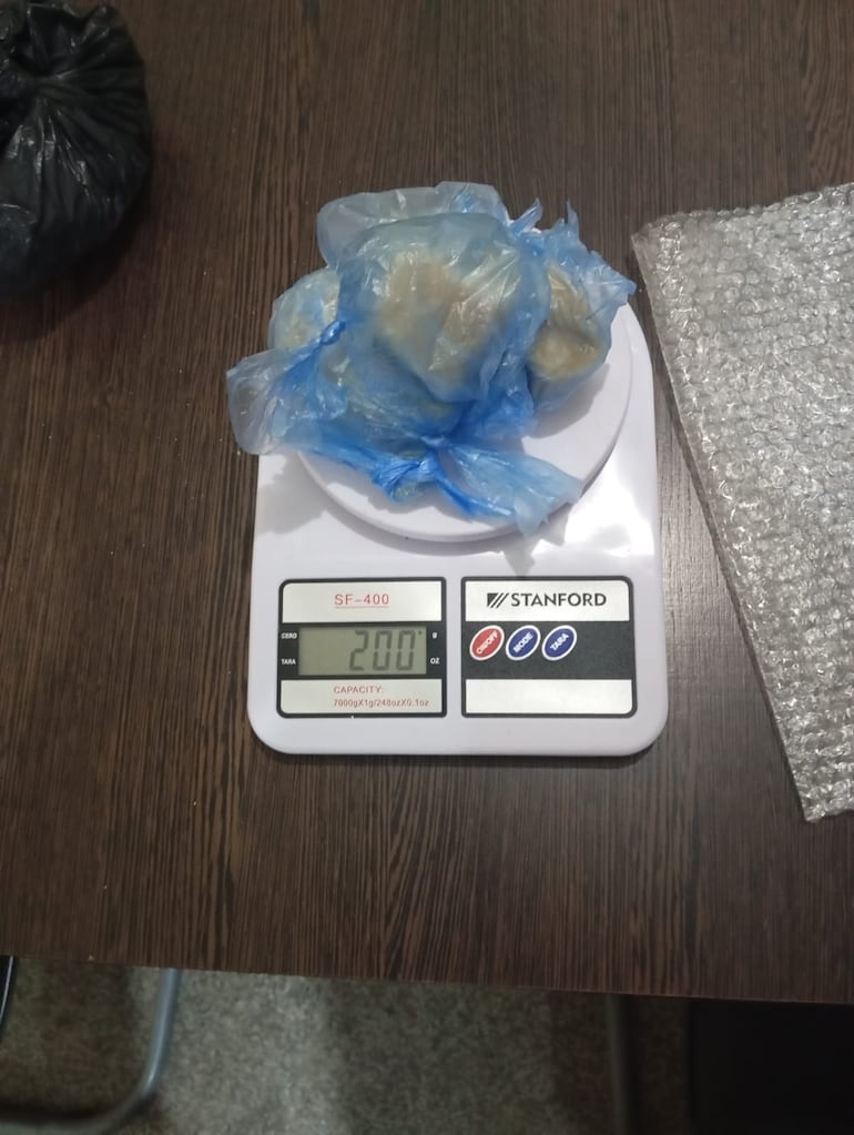 Parte de la droga incautada durante el procedimiento.