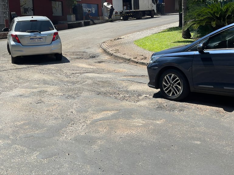 Calles destruidas Las Palmeras y Monseñor Bogarin