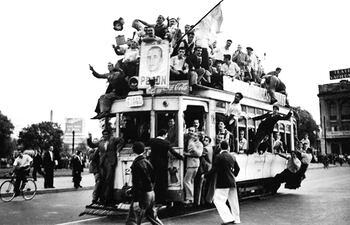 Los "descamisados" rumbo a la Plaza de Mayo, 17 de octubre de 1945.