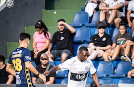 El lateral ecuatoriano, Aníbal Hernán Chalá Ayoví (29 años), de flojo rendimiento hasta aquí en fila del Olimpia.