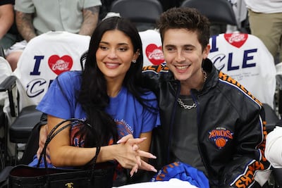 Kylie Jenner y Timothée Chalamet se mostraron muy enamorados en el partido entre los Cleveland Cavaliers y los New York Knicks. (Gregory Shamus/Getty Images/AFP)