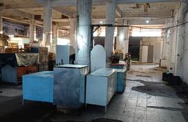 Así está el edificio central del Mercado 4. El interventor alertó que una estructura podría colapsar y la Municipalidad lo sabe hace dos años.