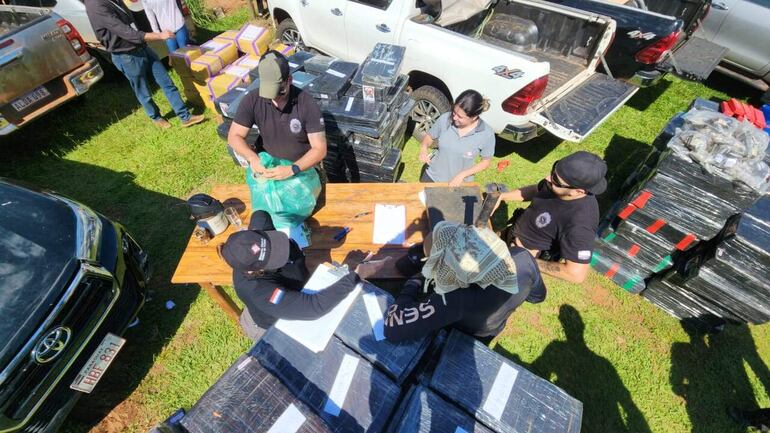 Operación Umbral: incautan en Saltos del Guairá la que sería la mayor carga de marihuana prensad.