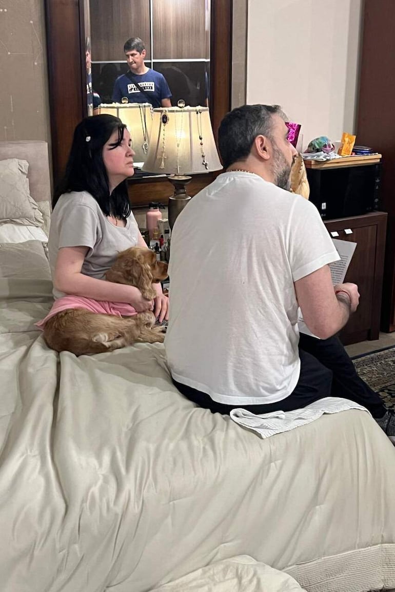 Video: Así se retiraron de la Fiscalía Dalia López y su pareja, y abogado cuenta quiénes los amenazaban