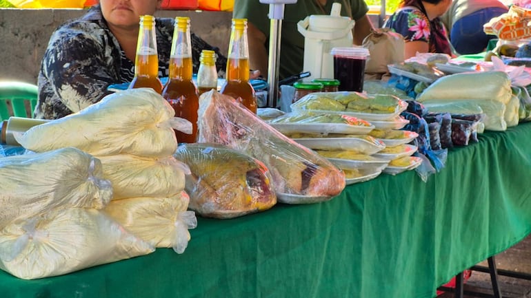 Productos agrícolas expuestos en la Feria Agroecológica de la Pastoral Social en Encarnación