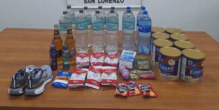 Objetos incautados durante el procedimiento.