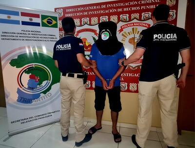 El ciudadano paraguayo Armindo Duarte Martínez fue expulsado de Argentina y entregado a agentes policiales de nuestro país. Aquí cuenta con orden de captura.