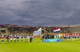 Copa San Isidro Curuguaty: Encarnacena vs. Lavalleja de Uruguay, en e estadio Villa Alegre.