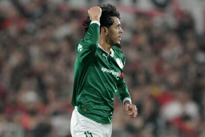 El defensor paraguayo del Palmeiras, Gustavo Gómez, celebra el primer gol de su equipo durante el partido de ida de los cuartos de final de la Copa Libertadores entre el River Plate de Argentina y el Palmeiras de Brasil, en el estadio MAS Monumental de Buenos Aires.