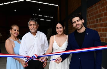 La familia Fariña Manchini, integrada por Vivian, Pedro, Ana María y Pedro (h), inauguró la planta industrial de Clean Tec S.A.