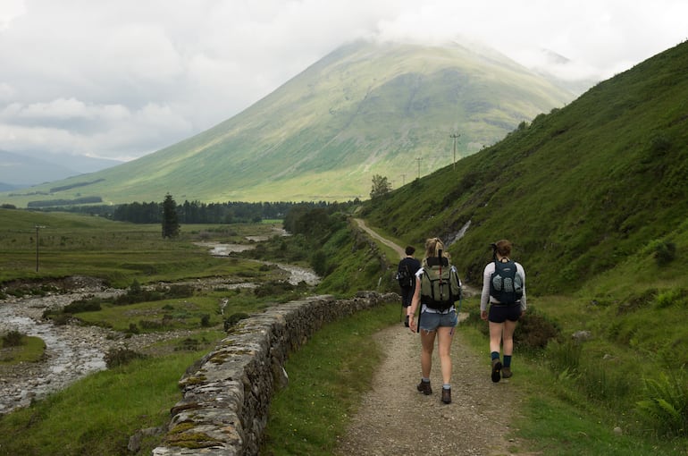Senderismo, parte del West Highland Way, Escocia.
