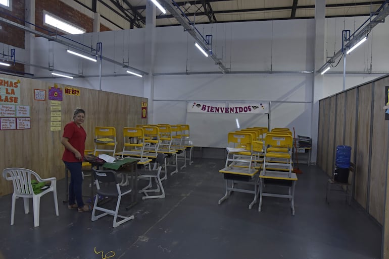 Estudiantes de la escuela San Francisco - clausurada-, darán clases en una fábrica abandonada.