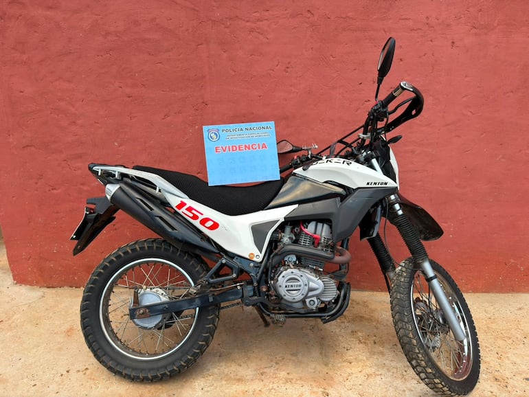 Esta sería una de las dos motocicletas que usaron para emboscar a la víctima, cuando estaba llegando a su casa.
