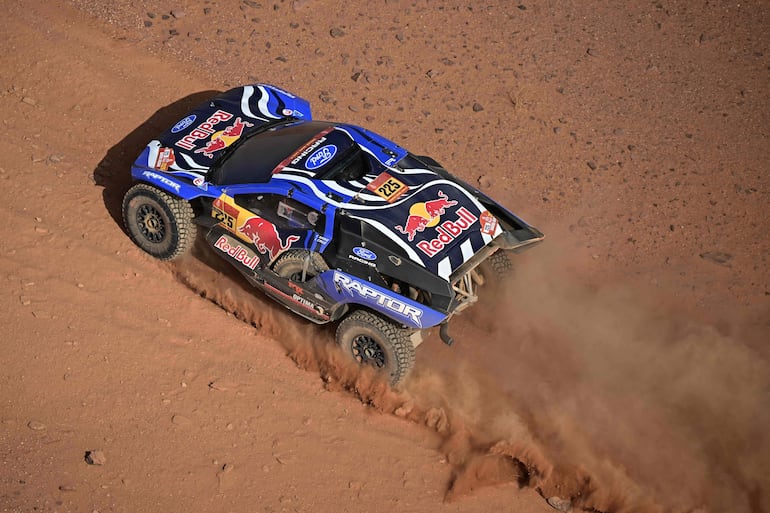 Carlos Sainz y Lucas Cruz tuvieron hoy un muy buen desempeño con su Ford Raptor T1+.