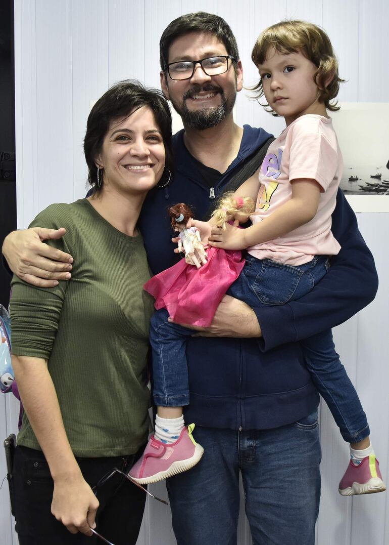 En familia. Fiorella Giannattasio, Luciana y César Gallardo. 