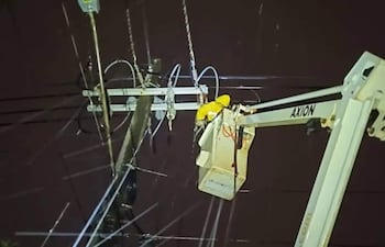 La ANDE restablece el 93% del servicio eléctrico tras el violento temporal