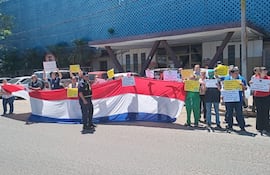 Manifestación de funcionarios frente al Hospital de Trauma por recorte de presupuesto.