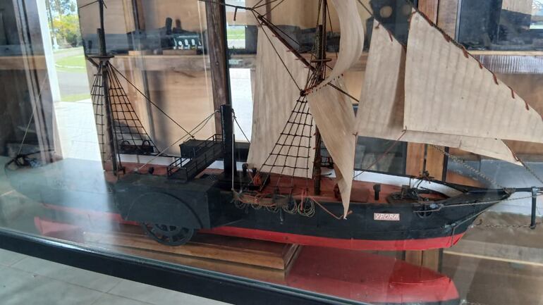 Así luce la réplica del histórico buque Ypora, que recuerda la historia naval paraguaya durante la Guerra de la Triple Alianza y se exhibe en el Parque Nacional Vapor Cué, en Caraguatay.