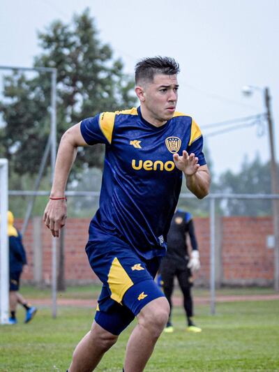 Alexis Villalba (28/08/1998), defensor titular del Sportivo Luqueño.