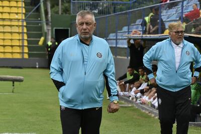 La leyenda, Éver Hugo Almeida (77 años), entrenador de Olimpia.