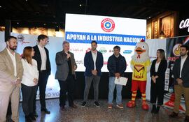 Enrique Duarte, de la UIP,  en la presentación de “Paraguayo como vos”.